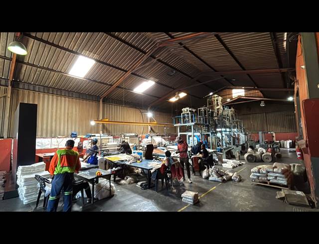 1,000M² WAREHOUSE FOR SALE IN HUGHES